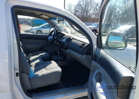 2013 Toyota Tacoma z USA, uszkodzony, nr VIN 5TFNX4CN0DX027129